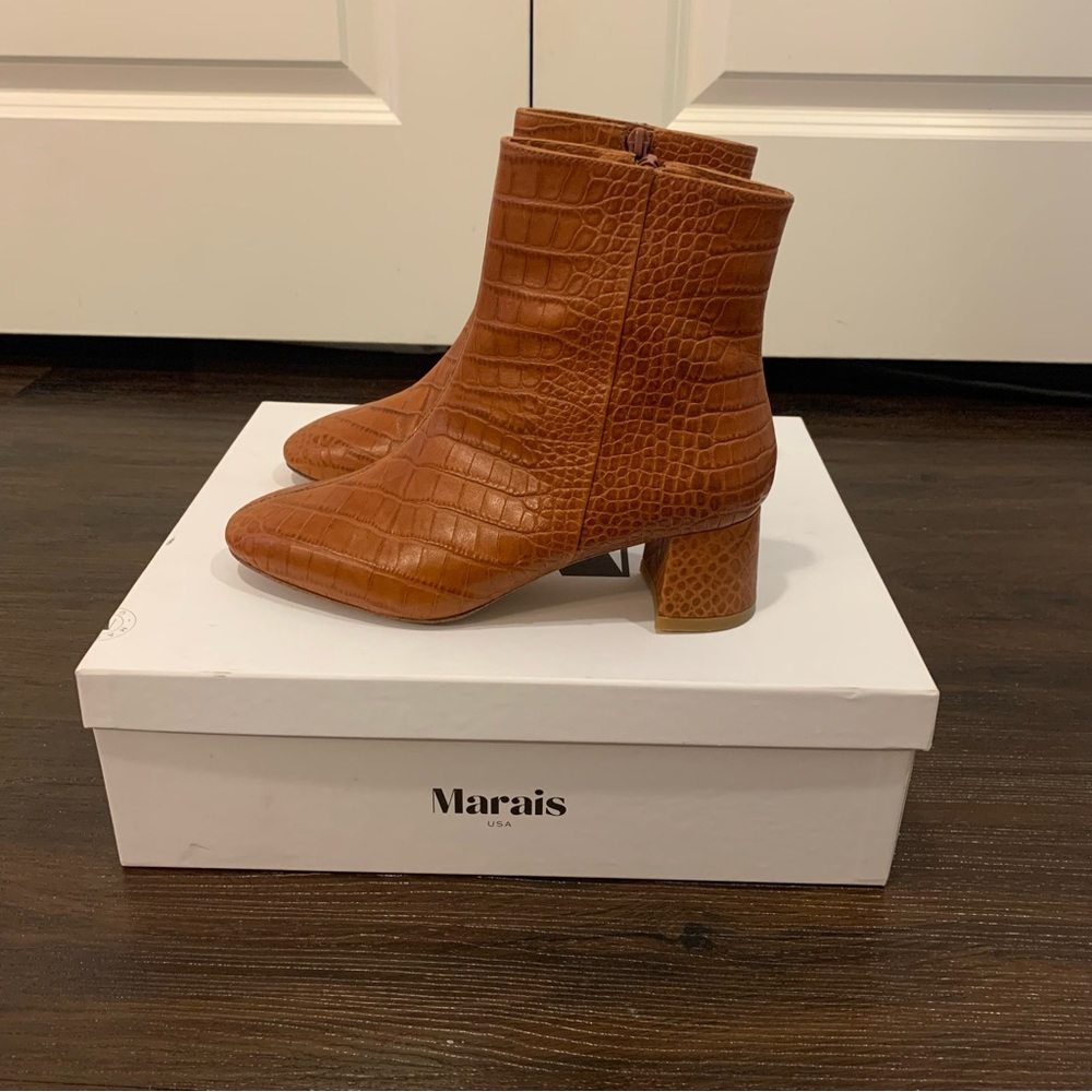 Marais Ankle Boots in Chestnut Embossed Leather Size 6 NWT